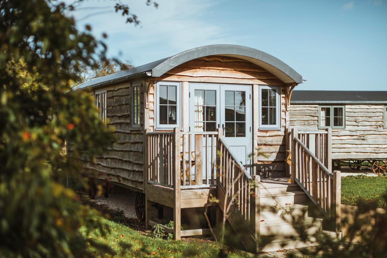 Hornington Manor Luxury Shepherd Huts - York — Photos 1